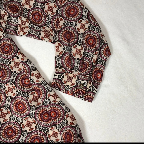 Elegant Floral Print Blouse - Picture 4 of 6